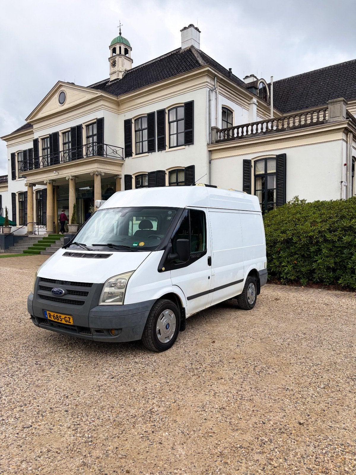 Foto 3 van Ford Transit 2-persoons camper | Zonnepanelen & luifel