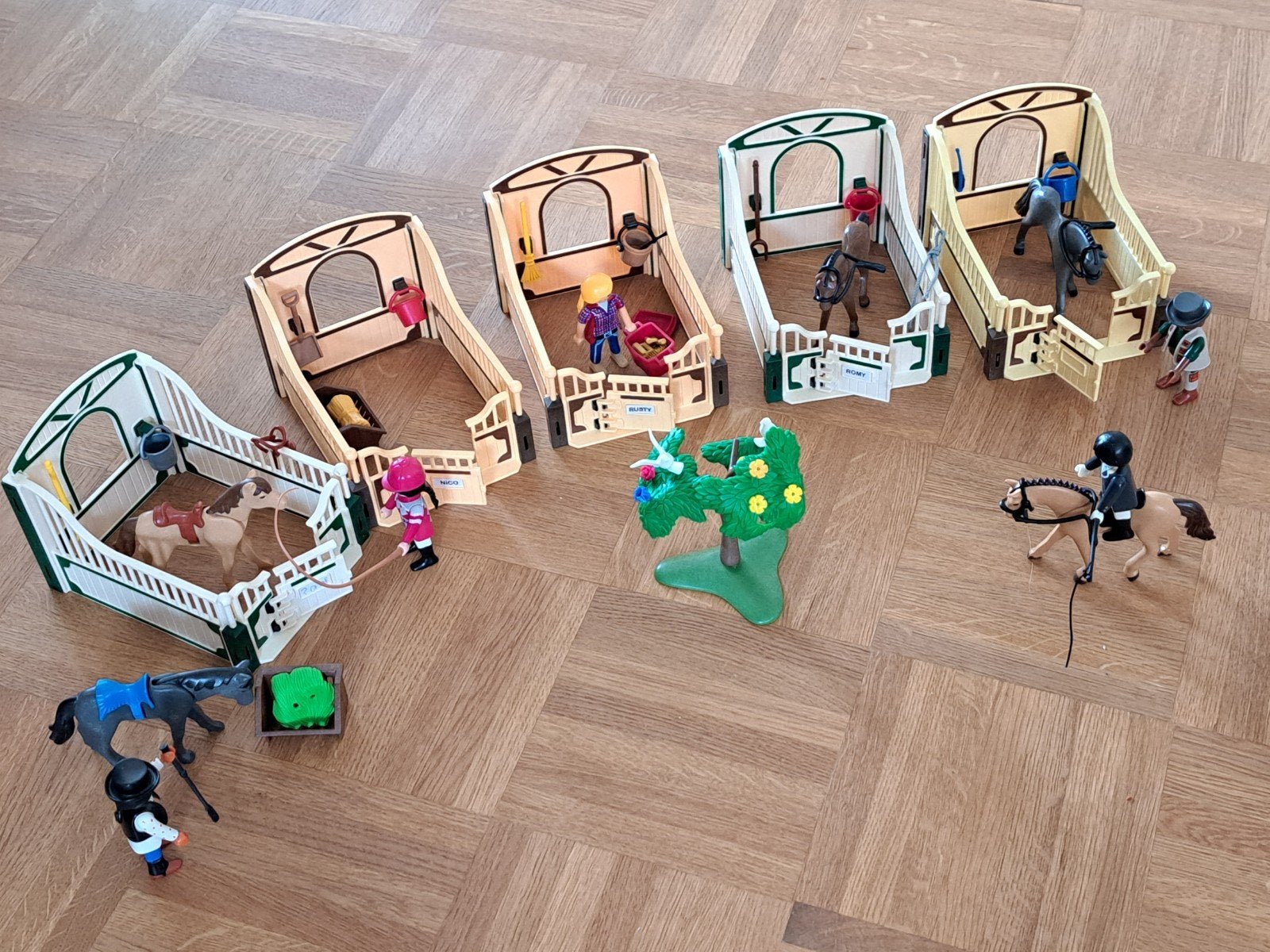 Playmobil paarden manege set stallen, Losse onderdelen, Overige typen, Ophalen of Verzenden, Zo goed als nieuw