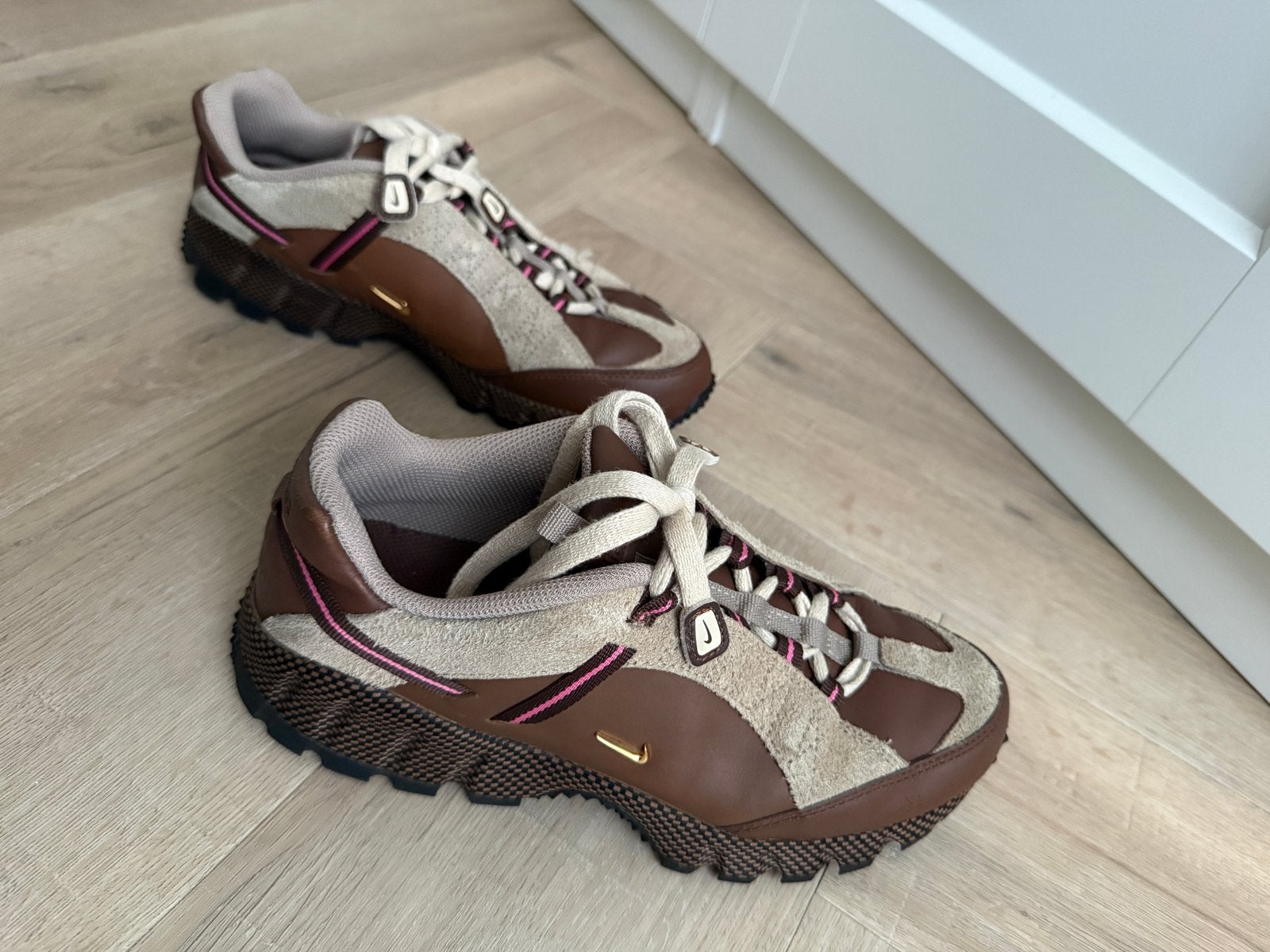 Nike Jacquemus Humara Sneakers Bruin/Beige, Kleding | Dames, Schoenen, Ophalen, Bruin, Sneakers of Gympen, Zo goed als nieuw
