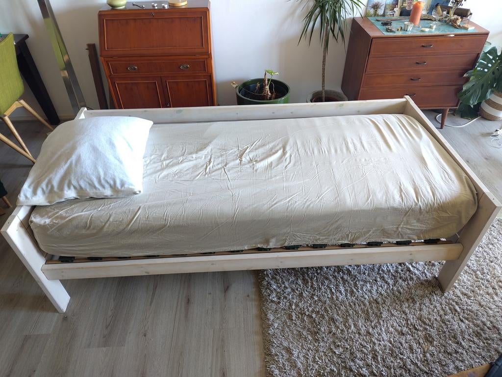 Eenpersoonsbed van licht hout met lattenbodem incl matras, Ophalen, Gebruikt, 90 cm, Modern Scandinavisch