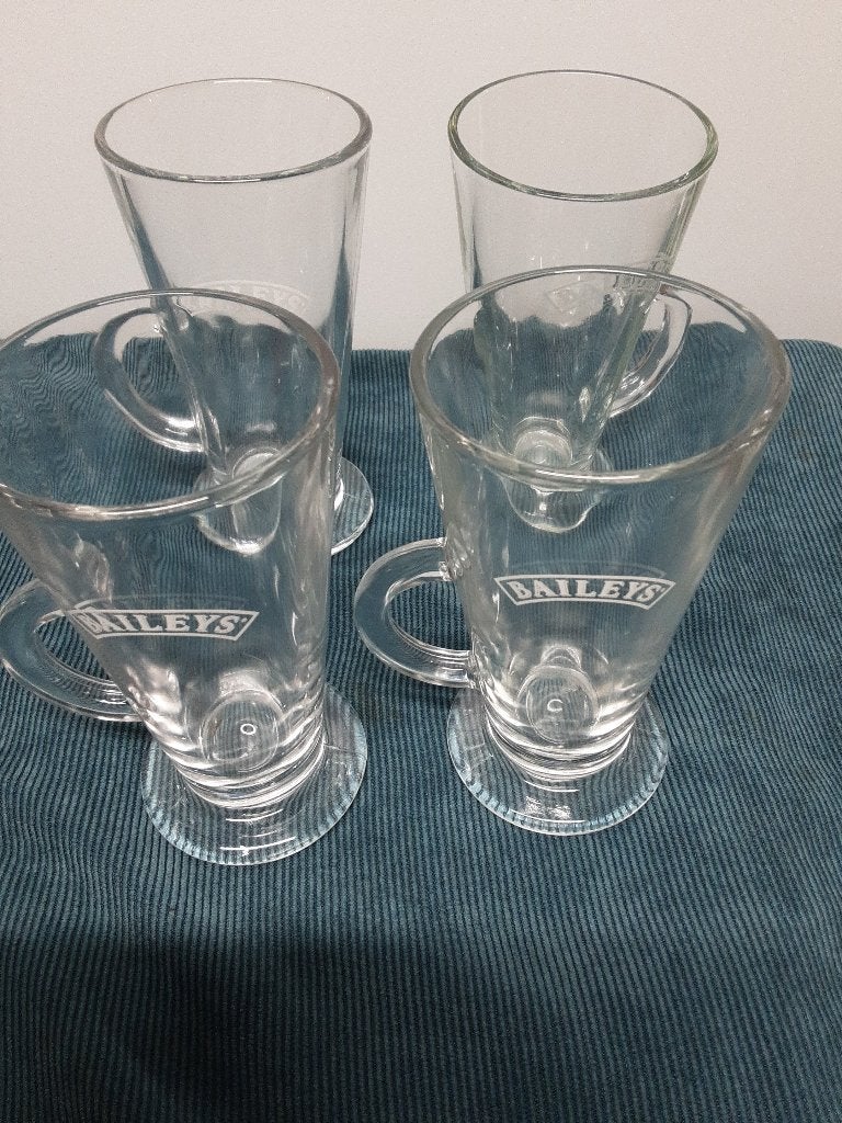 BAILEYS IRISH COFFEE glazen, 4 stuks, witte logo, Verzamelen, Glas en Borrelglaasjes, Ophalen of Verzenden, Zo goed als nieuw