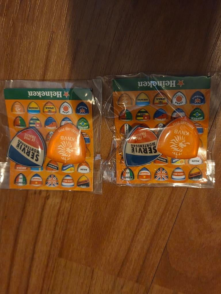 Heineken KNVB EK 2004/2008 Servie Montenegro Speldjes, Verzamelen, Ophalen of Verzenden