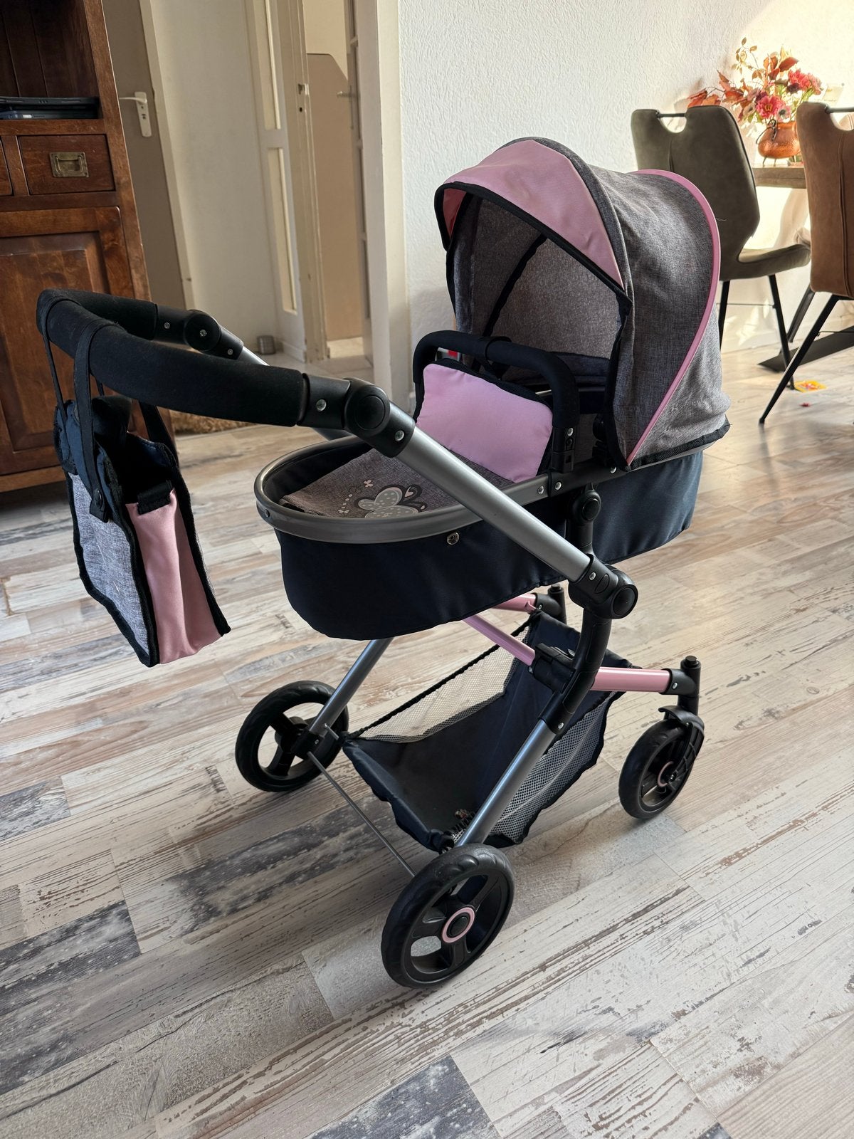 Bayer Design Poppenwagen Neo Vario Grijs met vlinder, Kinderen en Baby's, Speelgoed | Poppen, Ophalen of Verzenden, Zo goed als nieuw