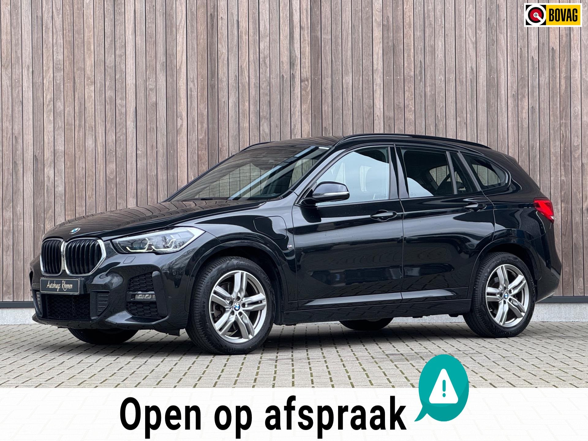 BMW X1 XDrive25e High Executive / M-Sport / Dealer Onderh /, Dealer onderhouden, Gebruikt, Leder en Stof, Zwart