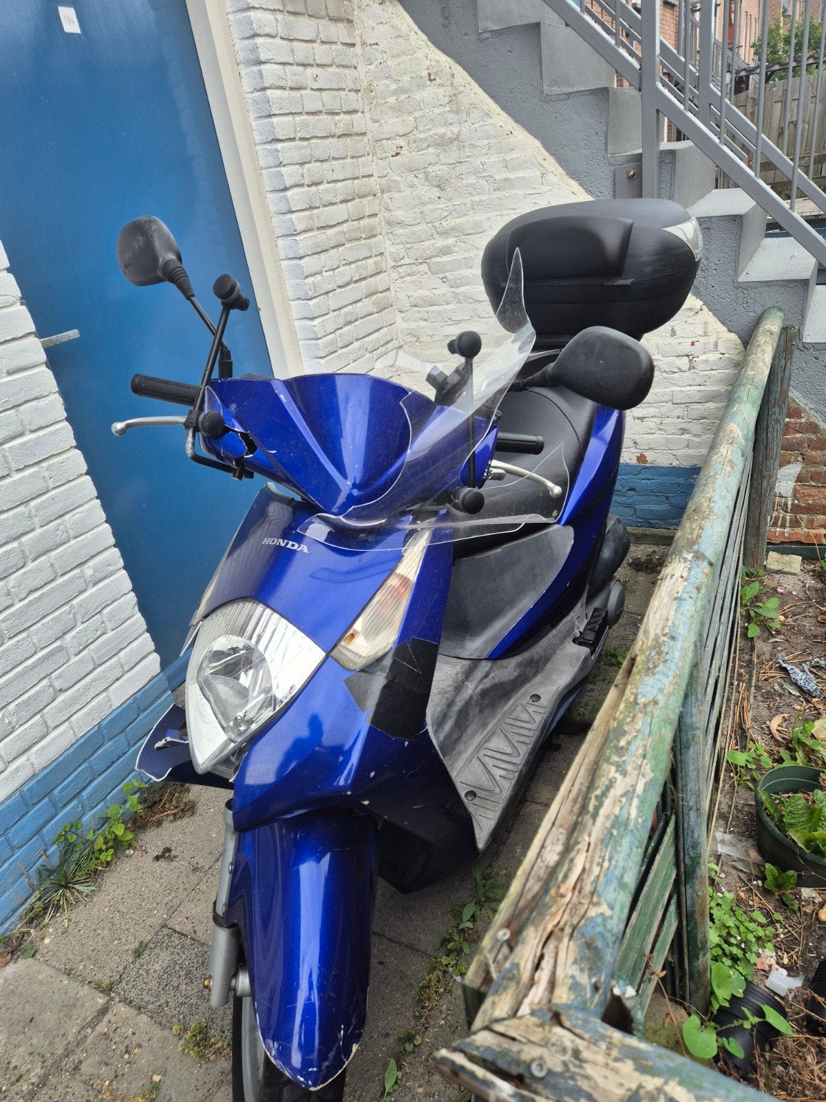 Honda dylan 150cc Blauw, met schade, Ophalen of Verzenden, Gebruikt, Benzine, Honda