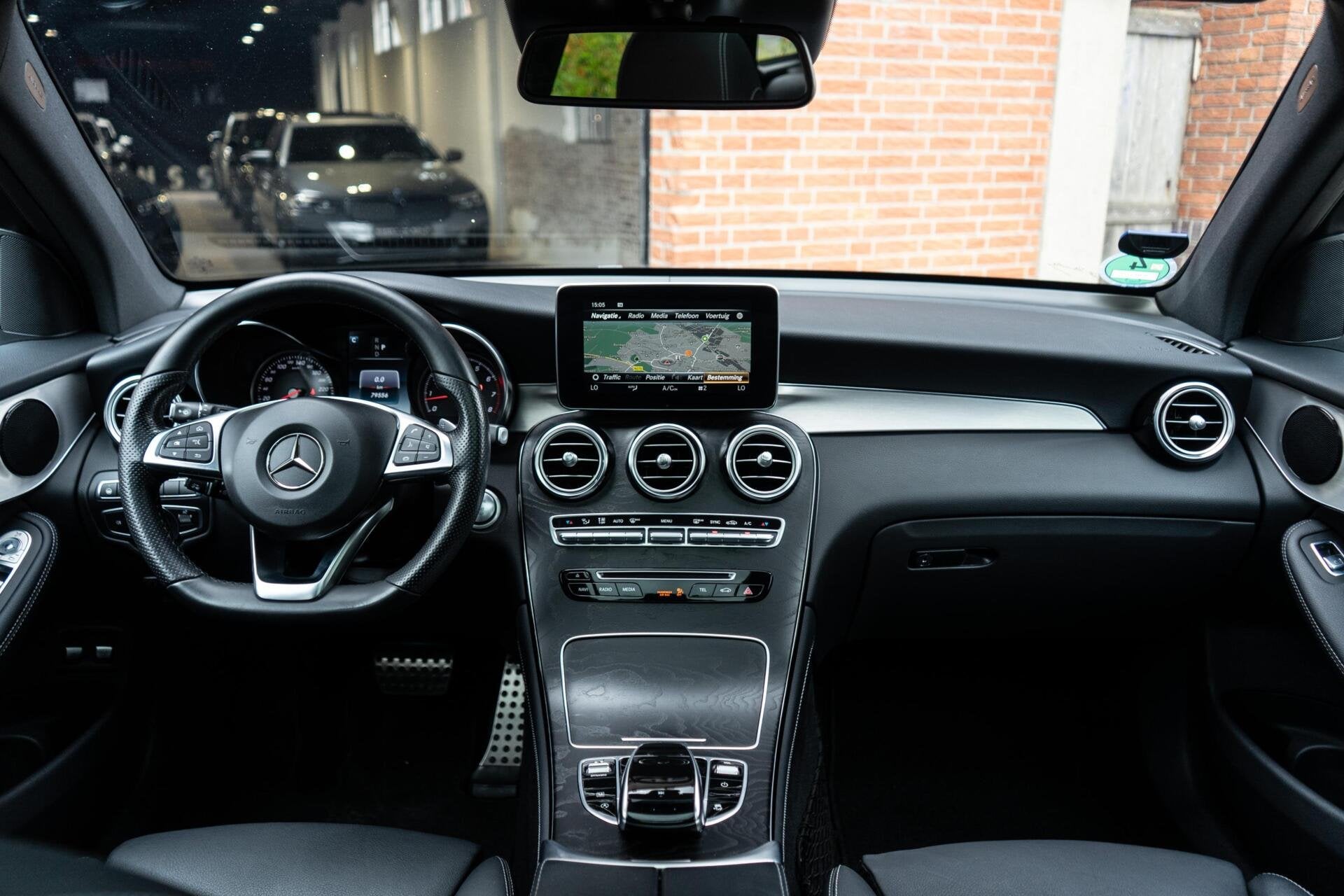Mercedes GLC-klasse 250 4MATIC AMG Pano / Trekhaak / Camera, Auto's, Zwart, 4 cilinders, 2500 kg, Leder