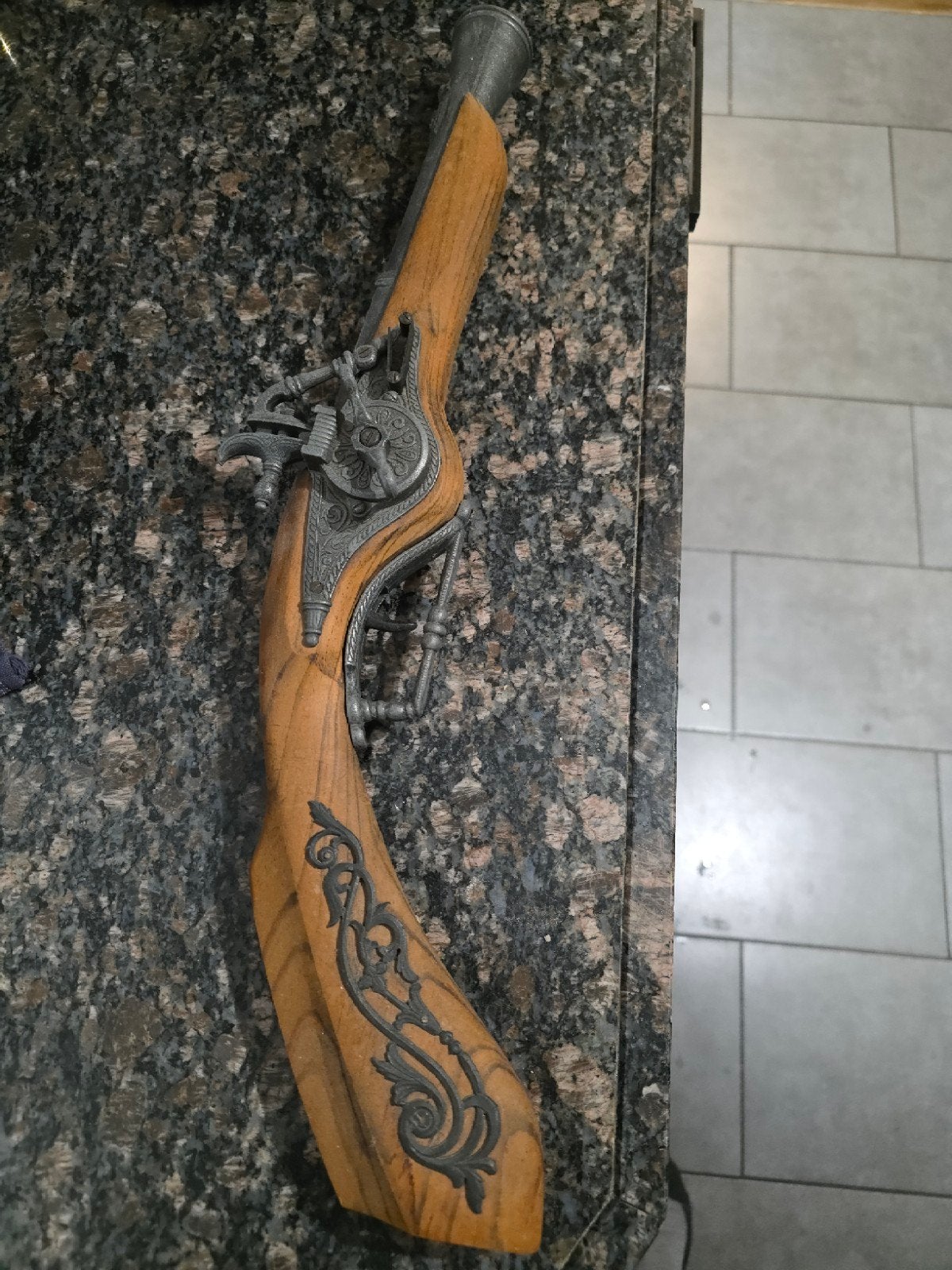 Decoratieve replica van een antiek vuursteengeweer, Antiek en Kunst, Ophalen