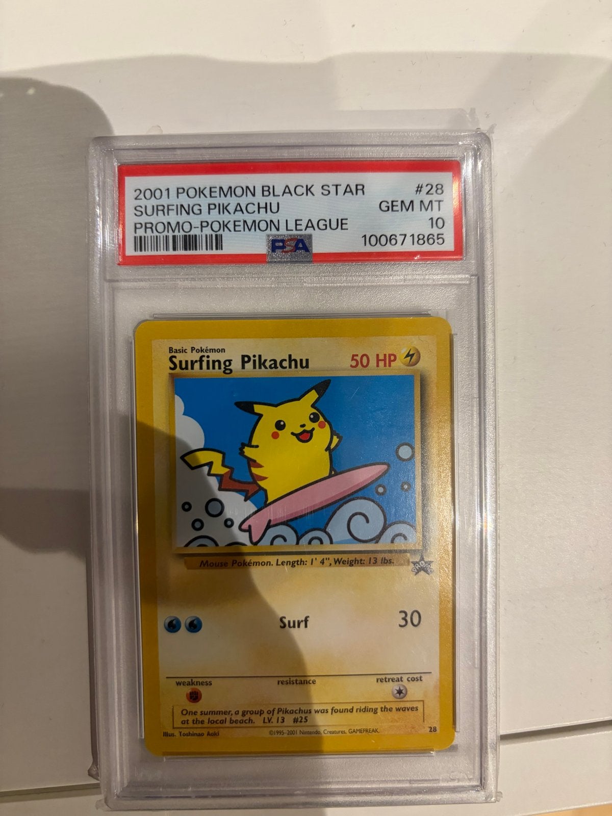 2001 Pokemon Black Star Surfing Pikachu PSA 10 GEM MT, Ophalen of Verzenden, Zo goed als nieuw, Losse kaart