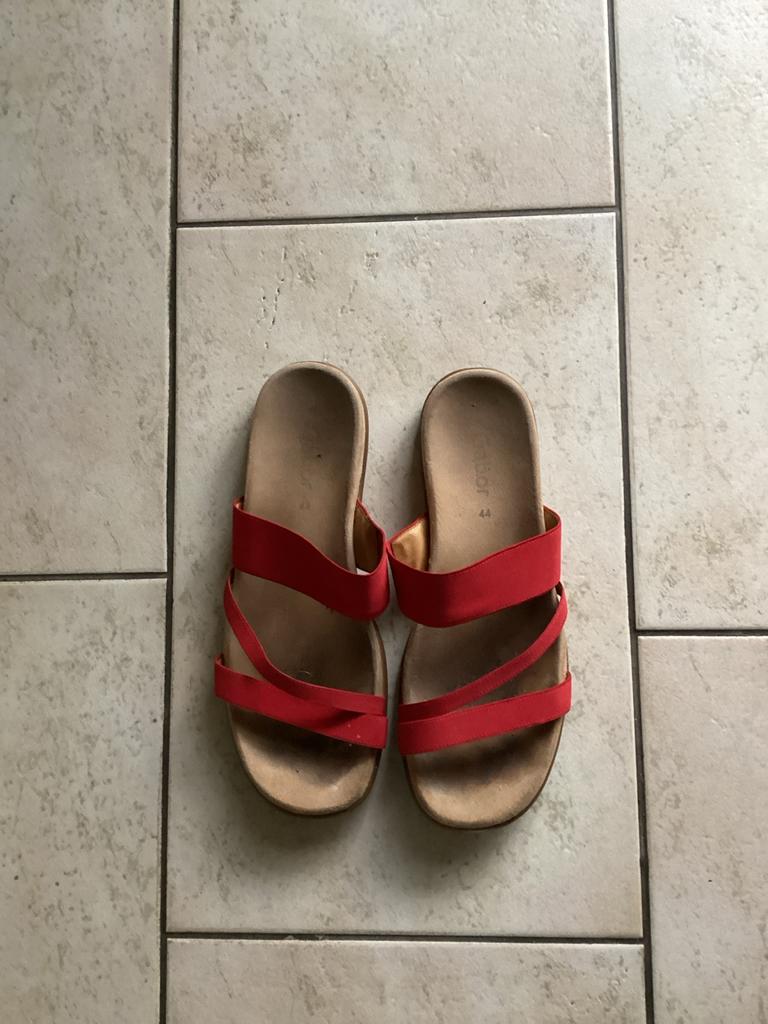 Rode slippers van Gabor - Maat 44, Ophalen of Verzenden, Zo goed als nieuw, Rood, Sandalen of Muiltjes