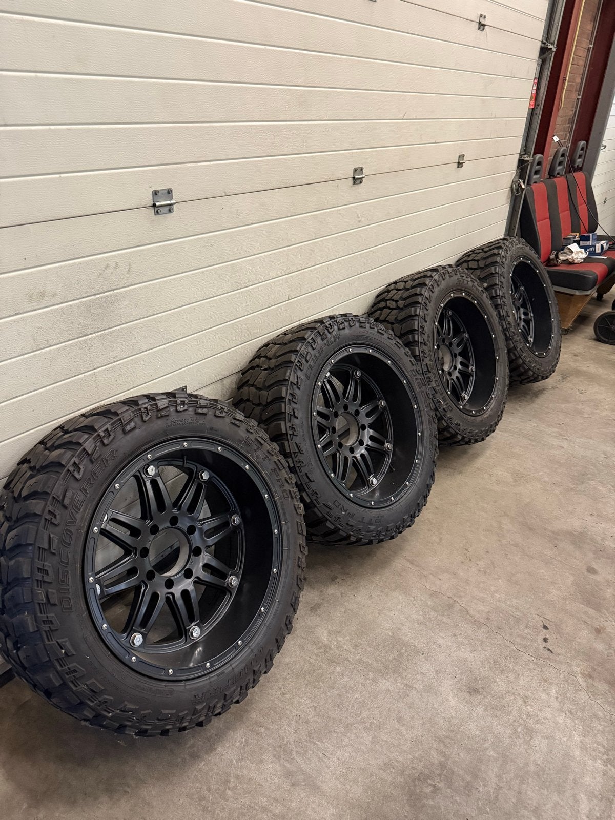 Hummer H1/H2 wielen met Cooper Discoverer banden 35x12.50R22, Ophalen, Gebruikt, Overige, Banden en Velgen