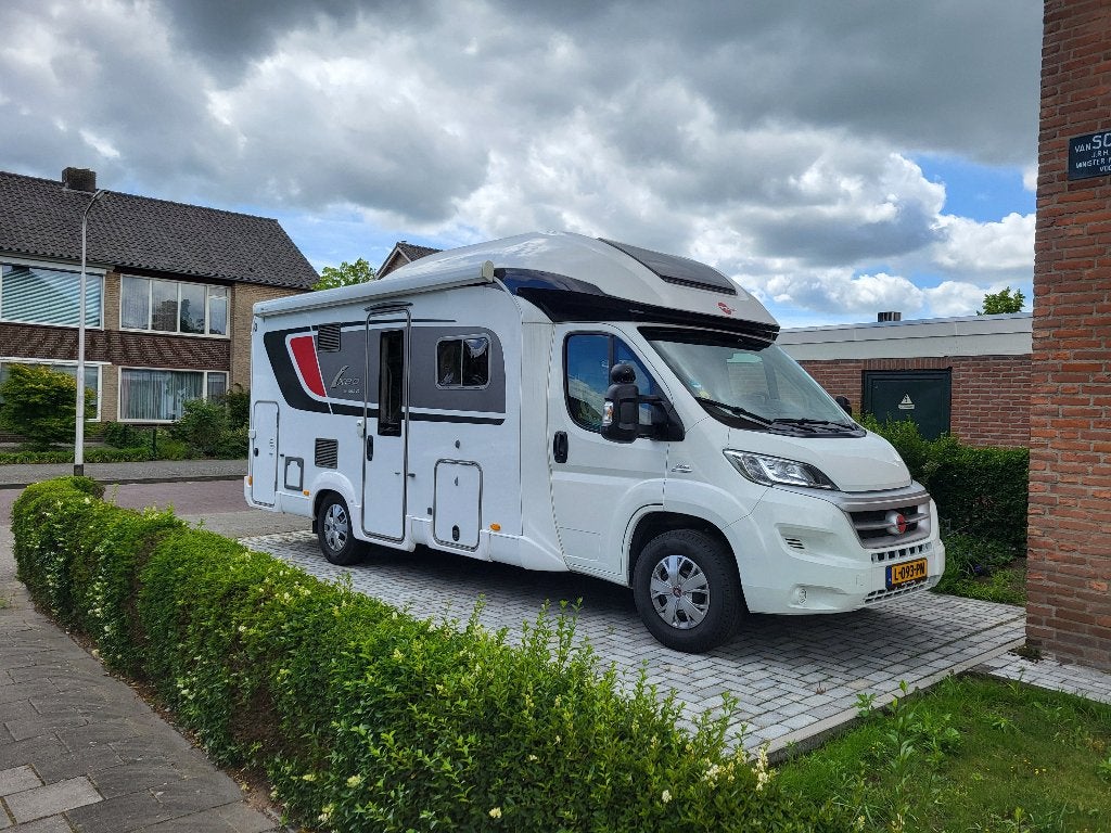 Bürstner Ixeo T 680 G 2016  64000 km Hefbed Zonnepaneel, Ringverwarming, Fiat, 6 tot 7 meter, Particulier