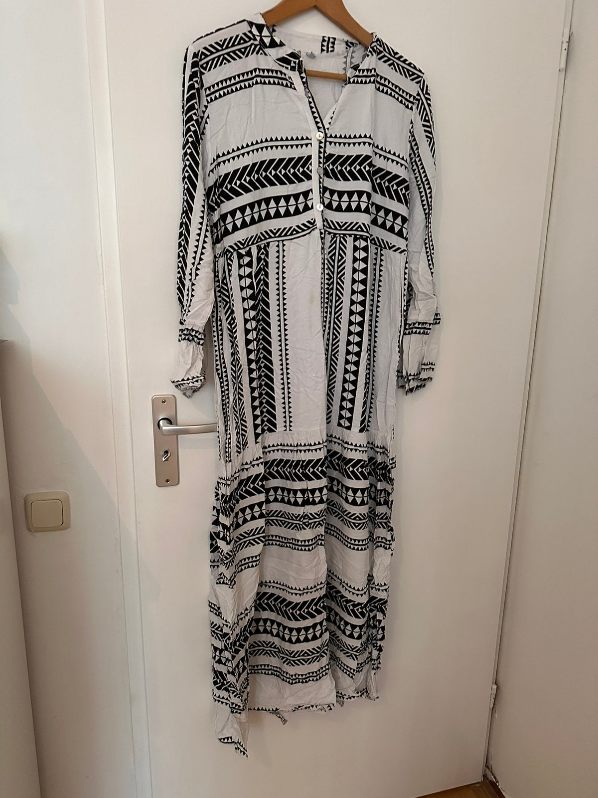 Zomerjurk lang zwart wit, Kleding | Dames, Ophalen of Verzenden, Zo goed als nieuw, Zwart, Onder de knie