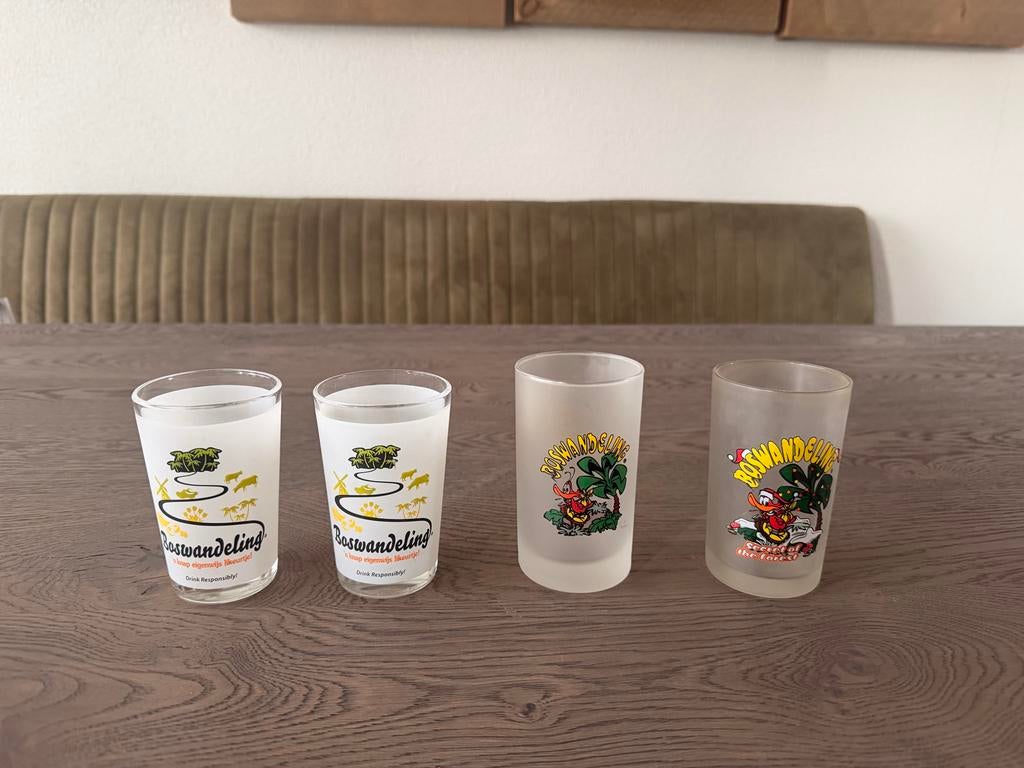 Set van 4 borrelglaasjes Boswandeling, Verzamelen, Glas en Borrelglaasjes, Ophalen of Verzenden, Zo goed als nieuw, Borrel- of Shotglas