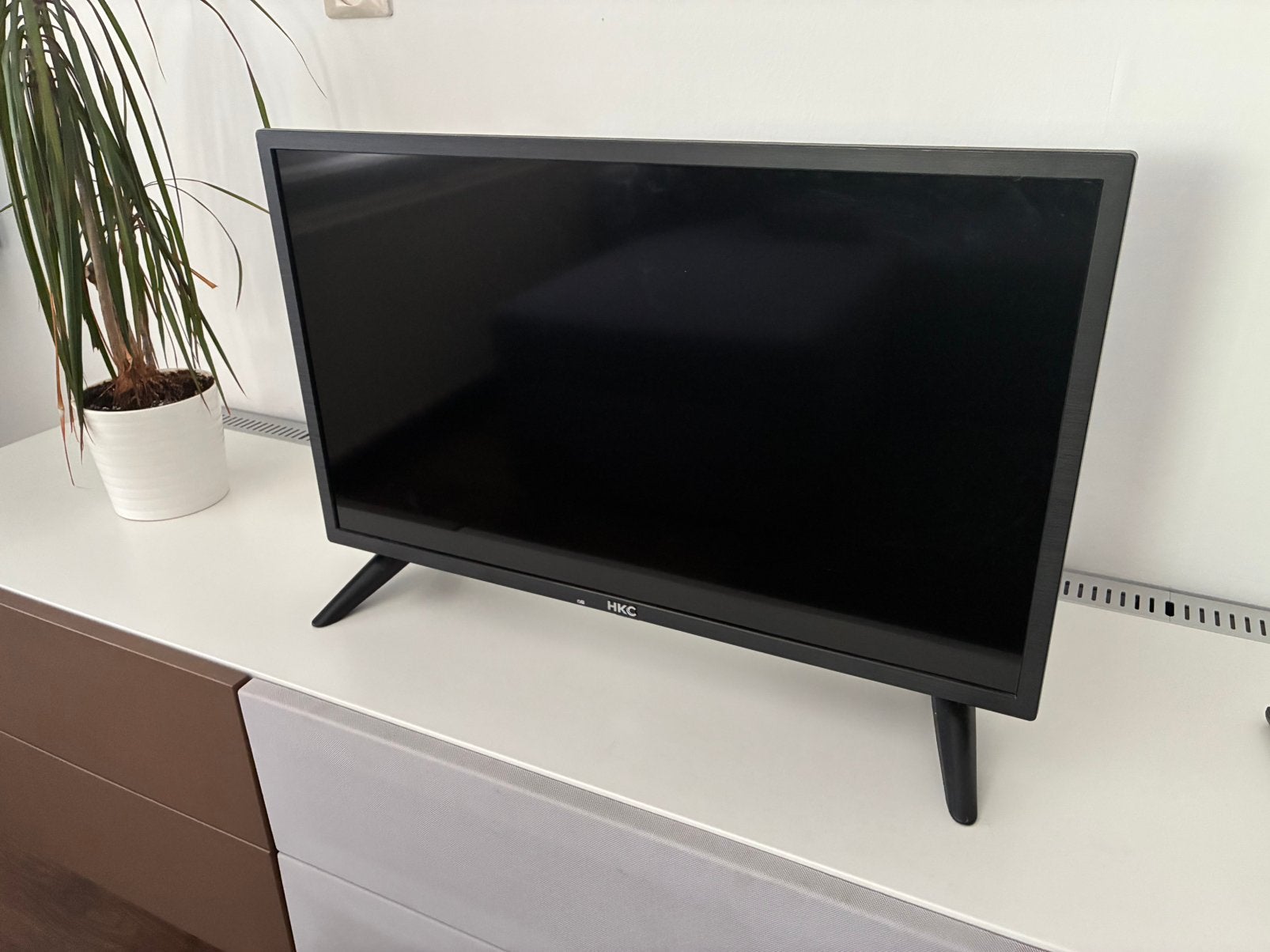 HKC 24F1D 24 inch LED TV - Zo goed als nieuw, LED, HD Ready (720p), Zo goed als nieuw, 60 tot 80 cm