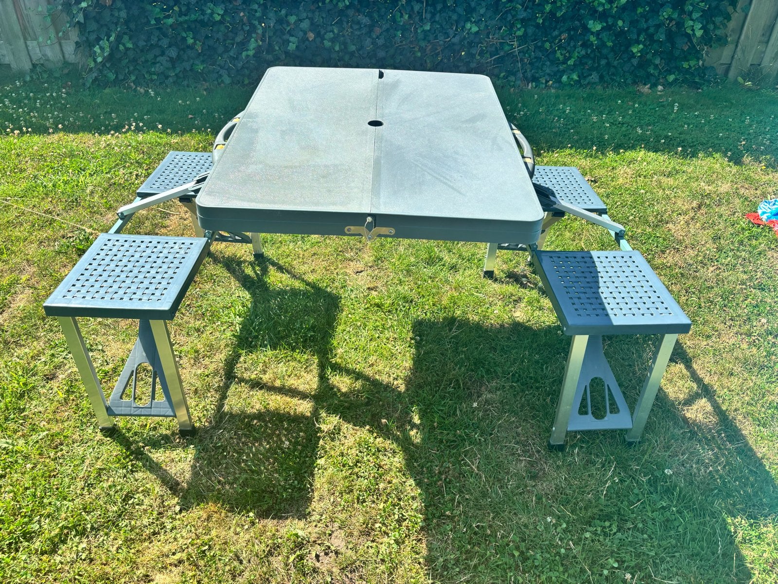 Opvouwbare campingtafel met 4 krukjes van Bo-Camp, Ophalen, Gebruikt, Campingtafel