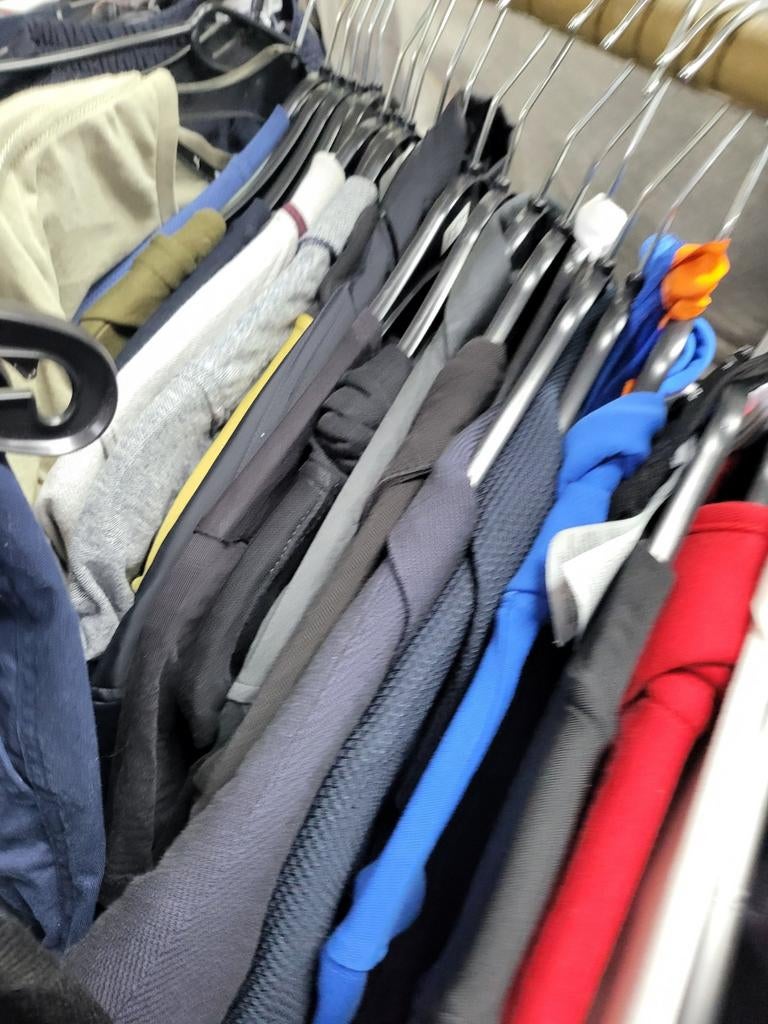 Partij kleding 100 stuks €150- mix dames heren Kids merk- no, Ophalen of Verzenden, Zo goed als nieuw, Overige maten
