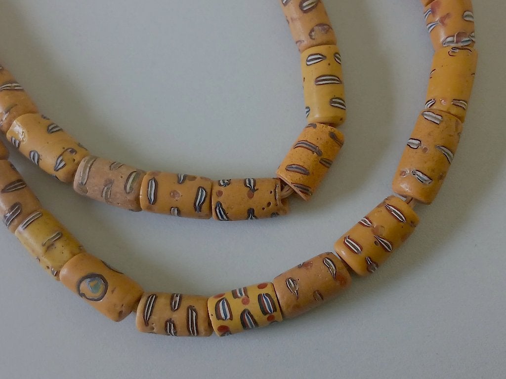 Trade Beads, Kumasi, Ghana, 1875-1925. Handelskralen, Sieraad, Afrika, Ophalen of Verzenden, Geel