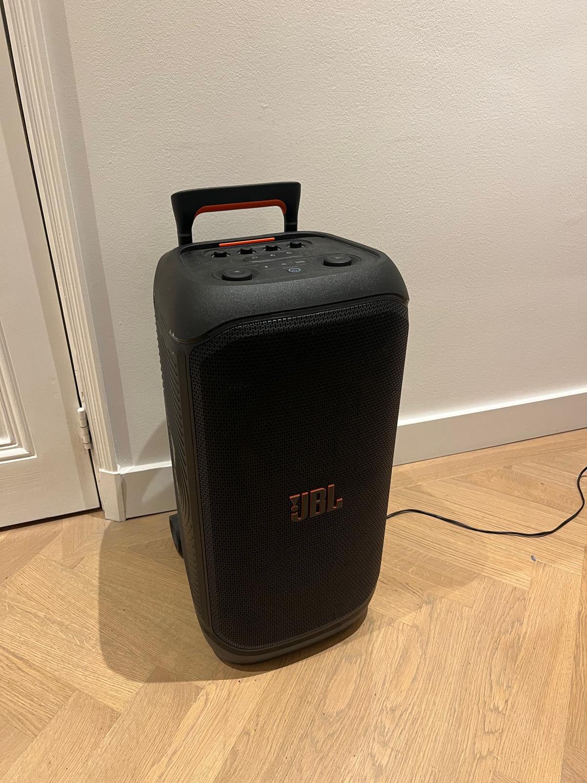 JBL PartyBox Stage 320 + 2 draadloze microfoons, Audio, Tv en Foto, Ophalen, Zo goed als nieuw, JBL