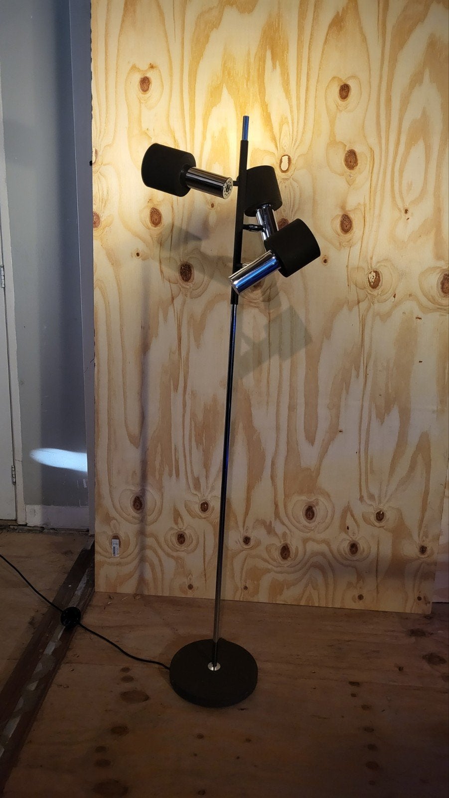 Twee nette vintage staande Woja design lampen jaren 60

Tref, Ophalen, 150 tot 200 cm