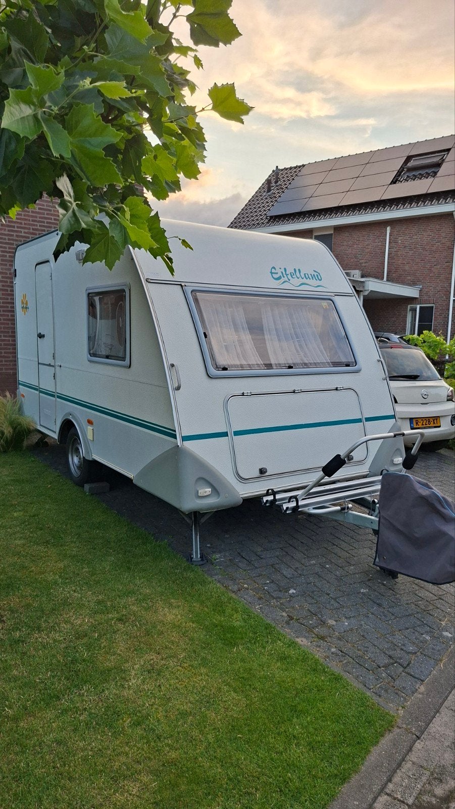 Compacte Eifelland Holiday 350 met stapelbed en Dorema tent, Caravans en Kamperen, Kachel, 500 - 750 kg, Eifelland, Particulier