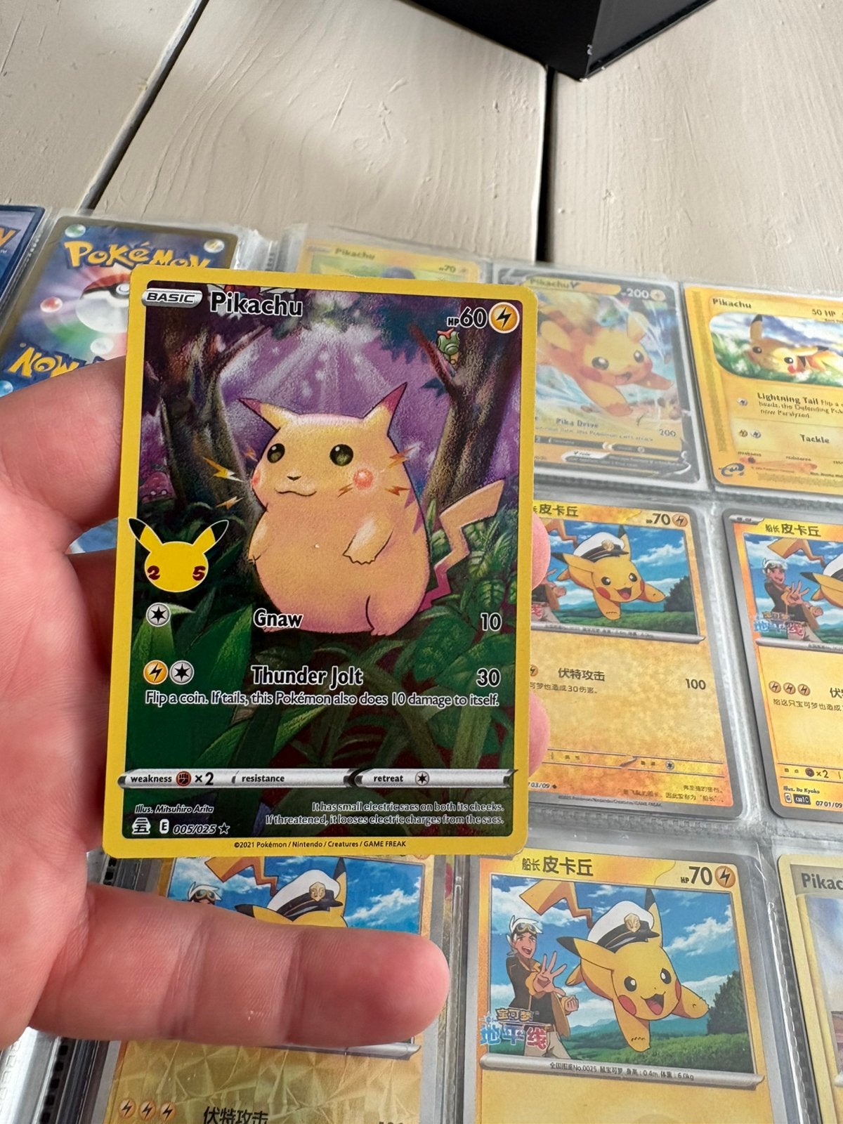 Pikachu celebration, Ophalen of Verzenden, Zo goed als nieuw, Meerdere kaarten, Foil
