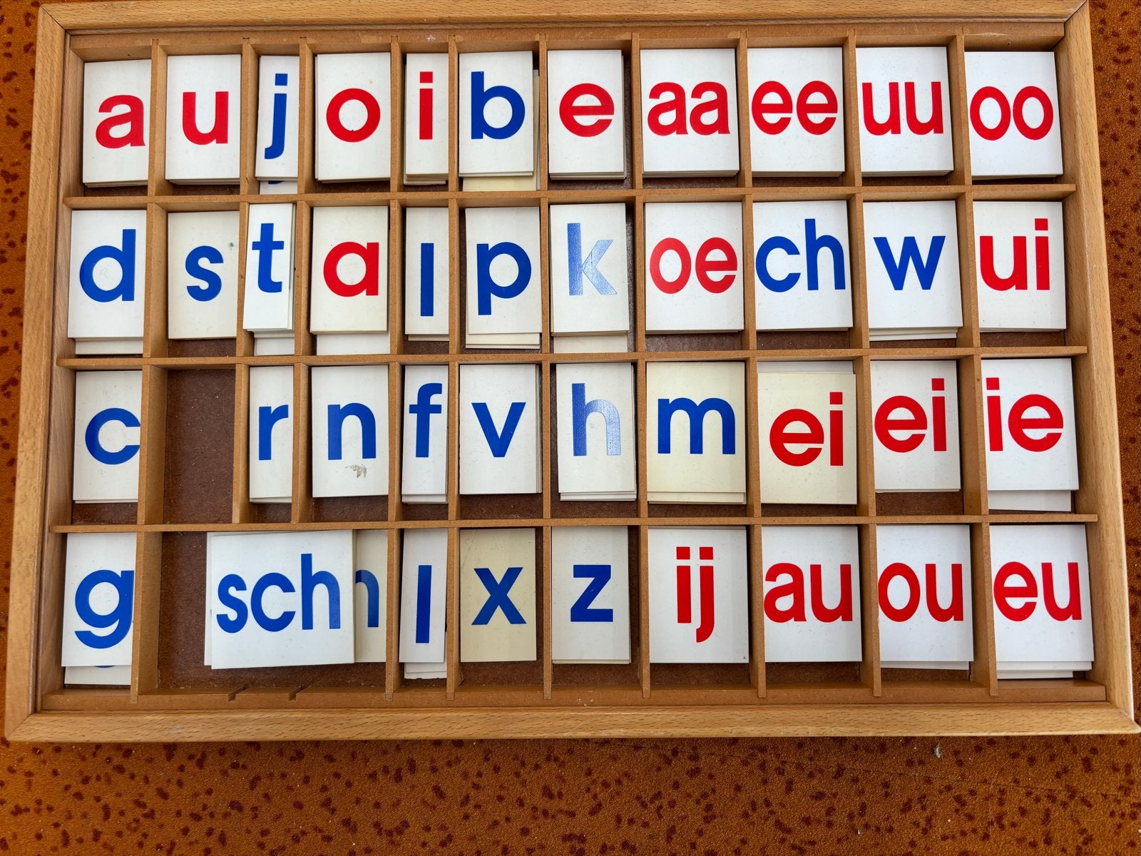 Houten letterdoos met losse letters en klanken, Kinderen en Baby's, Ophalen of Verzenden, Gebruikt, Taal en Lezen