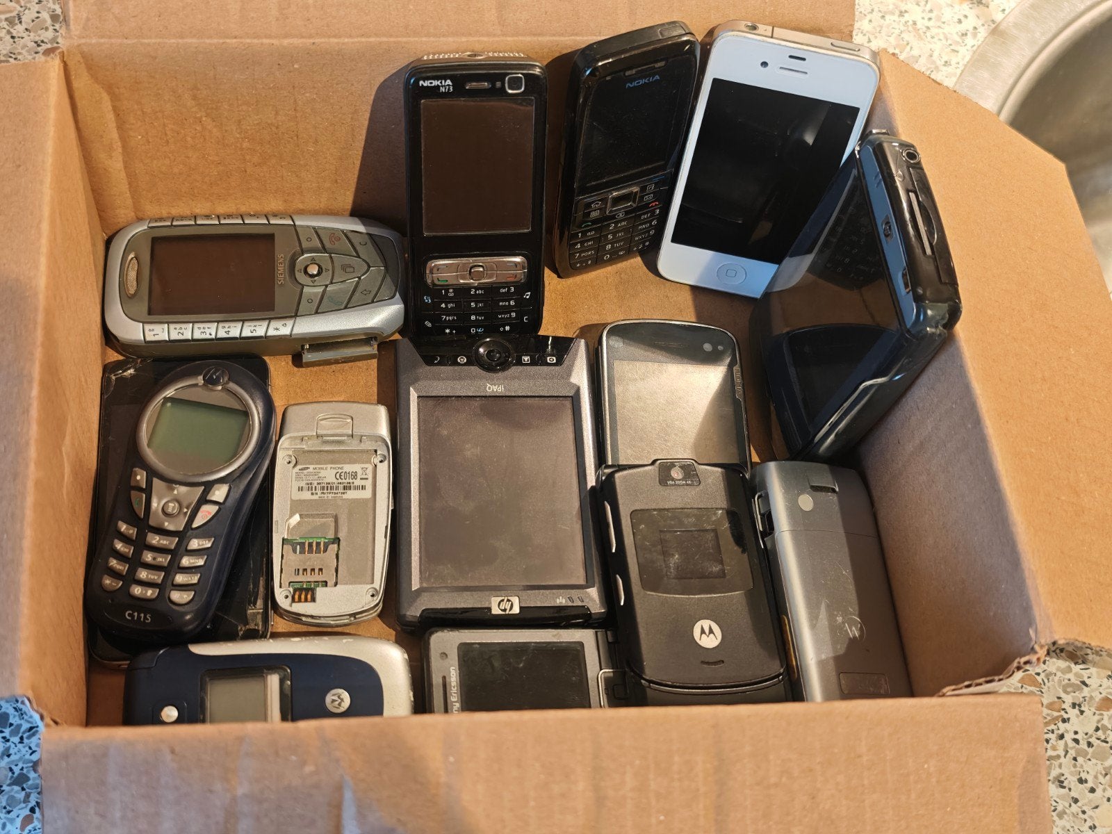 Doos met oude vintage telefoons, Ophalen of Verzenden, Geen camera