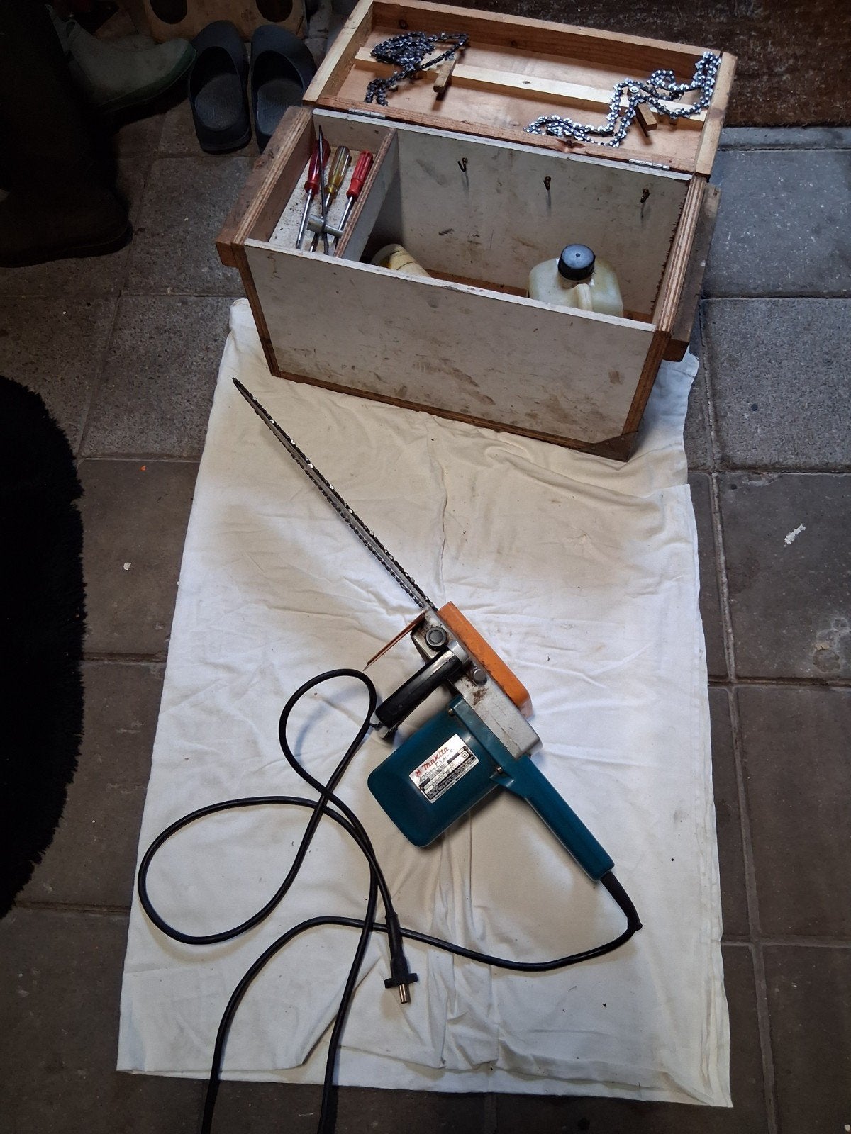 Makita 405MM Kettingzaag Model 5016B met houten opbergkist, Ophalen, Gebruikt, 70 mm of meer, Kettingzaag