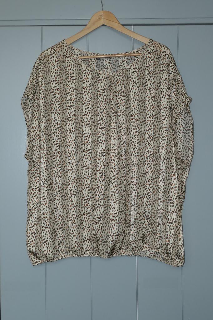 Top beige bruin panterprint | 48 | Norah, Kleding | Dames, Grote Maten, Beige, Zo goed als nieuw, Norah, Shirt of Top