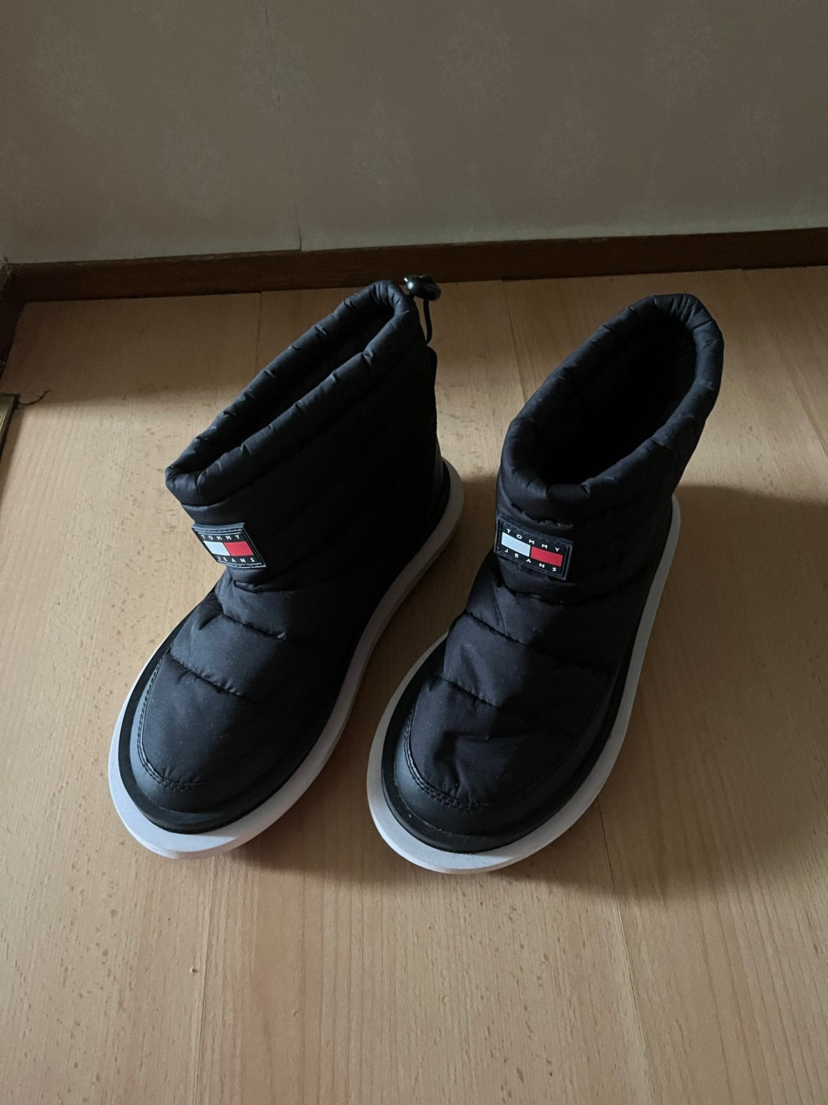 Tommy Jeans Padded Snowboots - Zwart, Maat 38, Ophalen of Verzenden, Nieuw, Zwart, Snowboots