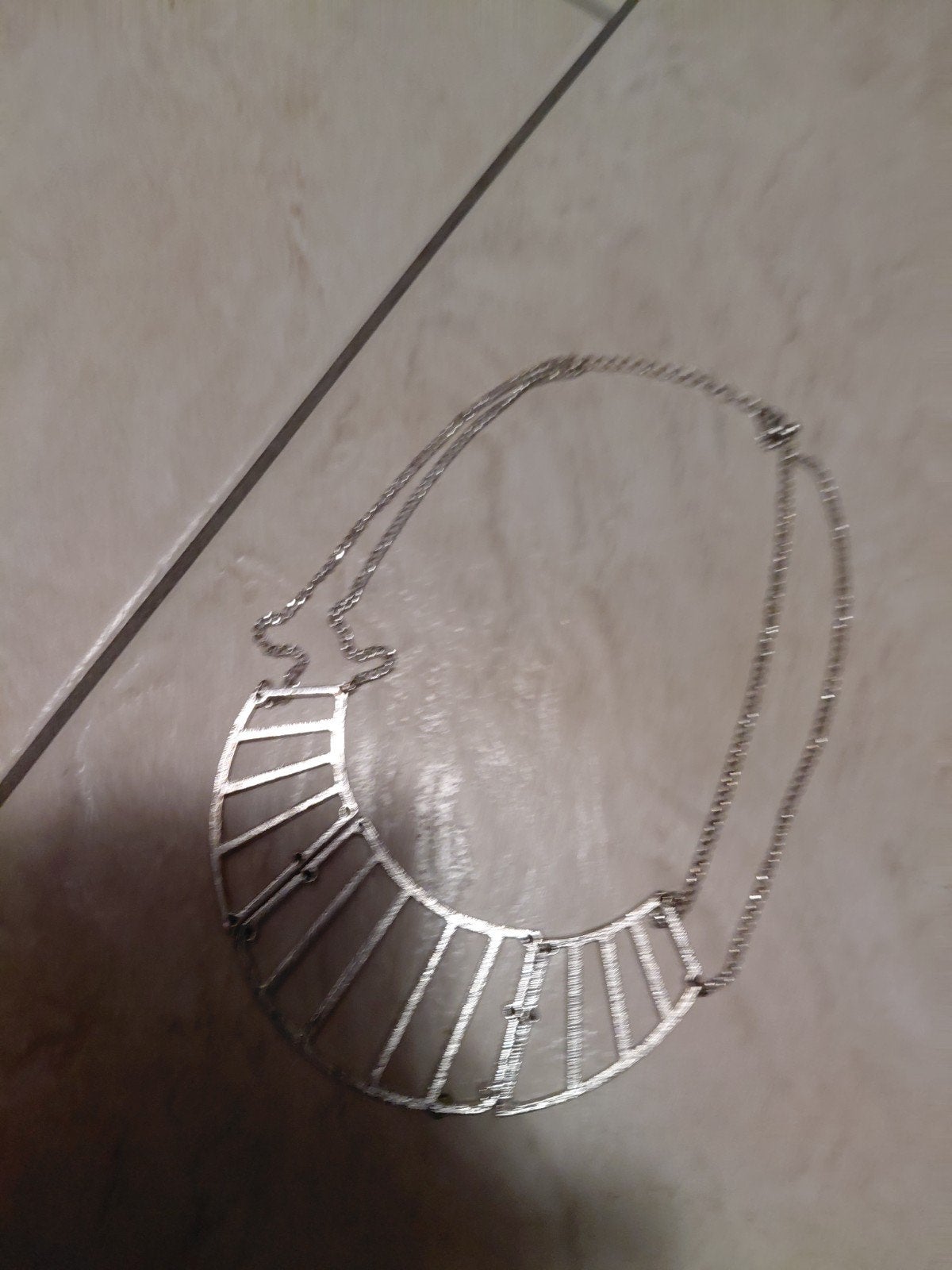 Zilverkleurige ketting met unieke hanger, Met hanger, Overige materialen, Gebruikt, Ophalen of Verzenden