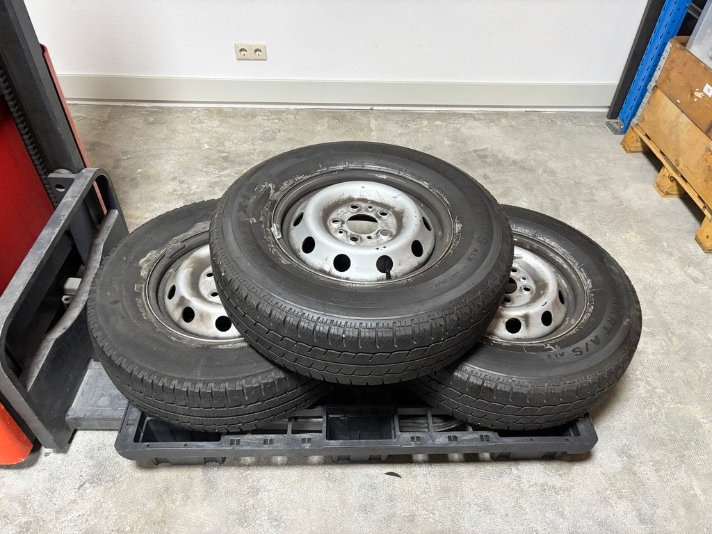 3 banden met velg 225/75 R16 - 1x Michelin 2x Vansmart A/S, 16 inch, Banden en Velgen, Ophalen of Verzenden, Bestelwagen