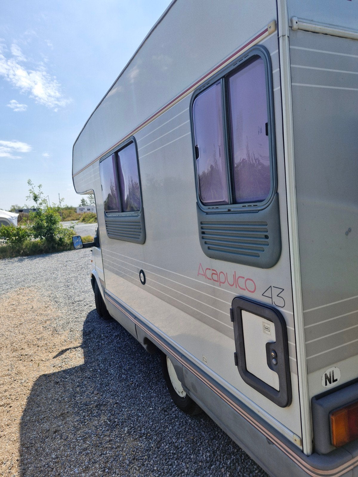 Compacte Ford Chausson Acapulco 43 camper uit 1993, Integraal, Standaard zit, Ringverwarming, Koelkast