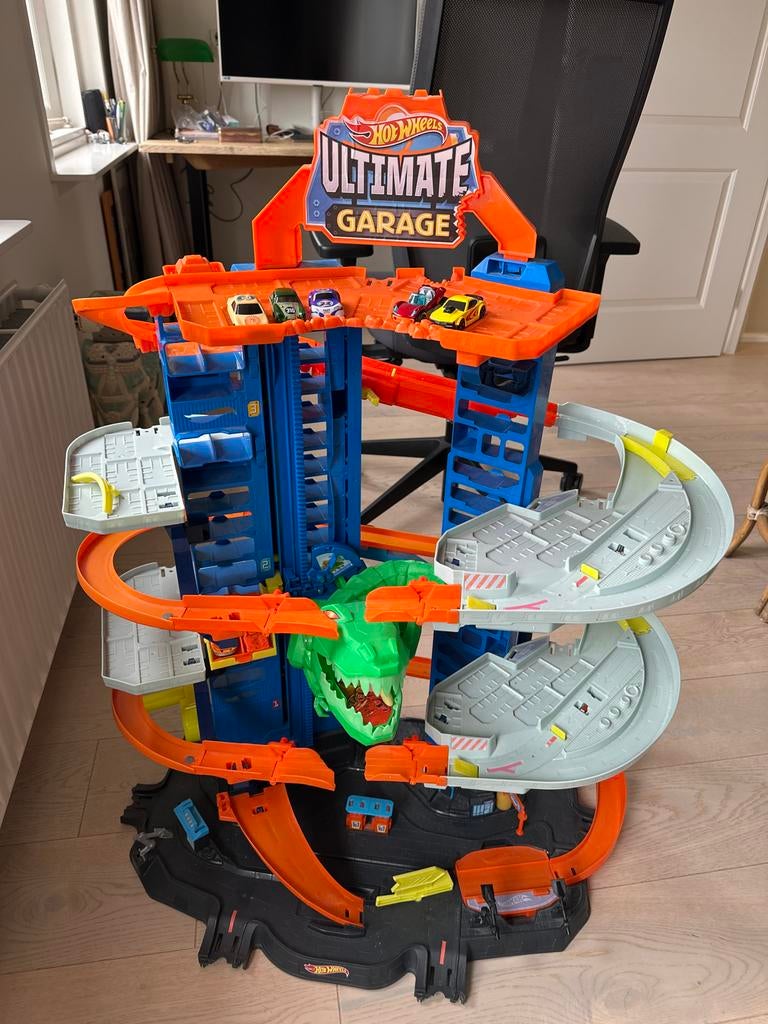 Hot Wheels Ultimate Garage met T-Rex, Ophalen, Gebruikt
