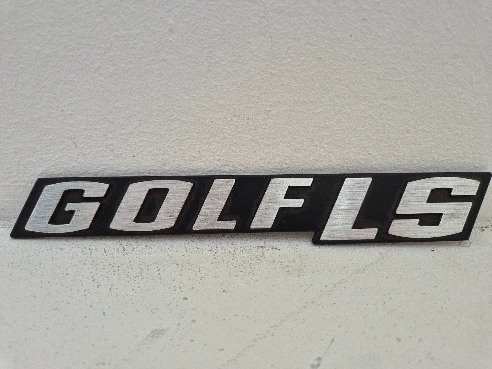 vw golf mk1 postgolf swallowtail ls metalen embleem  NOS !!!, Ophalen of Verzenden, Nieuw, Volkswagen