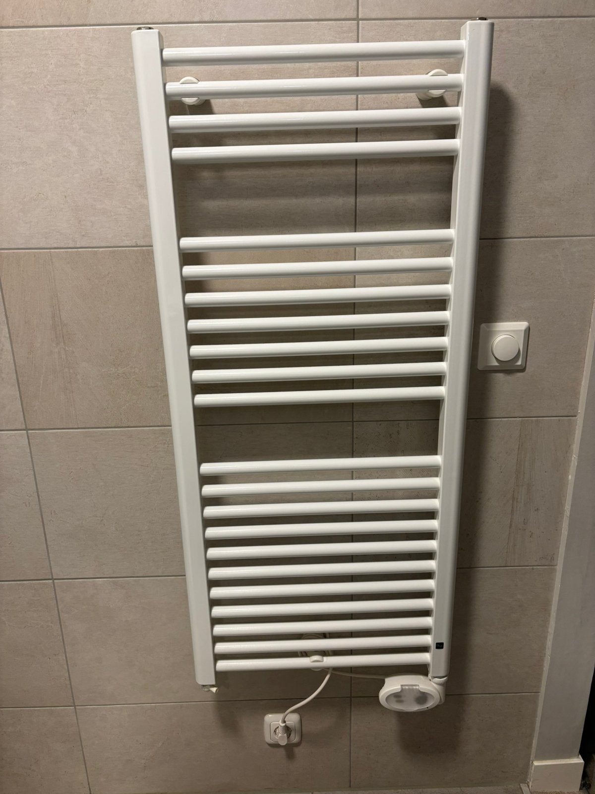 Badkamer verwarming elektrisch, Doe-het-zelf en Verbouw, Ophalen, Radiator, Minder dan 60 cm, Zo goed als nieuw