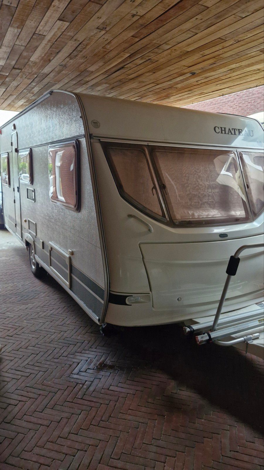 Chateau Calista 490 met voortent, luifel en mover, Chateau, 2 aparte bedden, Fietsenrek, Treinzit