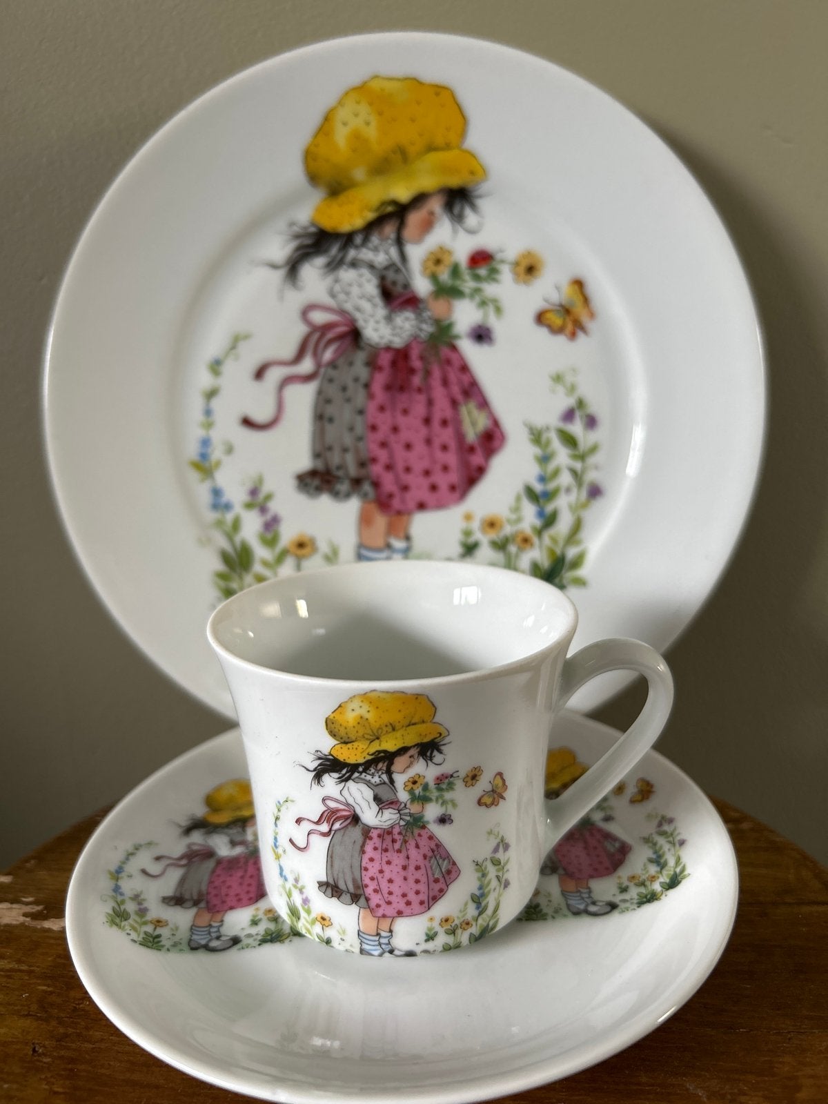 Tirschenreuth Bavaria Kinderserviesje met Meisje en Bloemen, Huis en Inrichting, Keuken | Servies, Overige merken, Klassiek, Ophalen of Verzenden