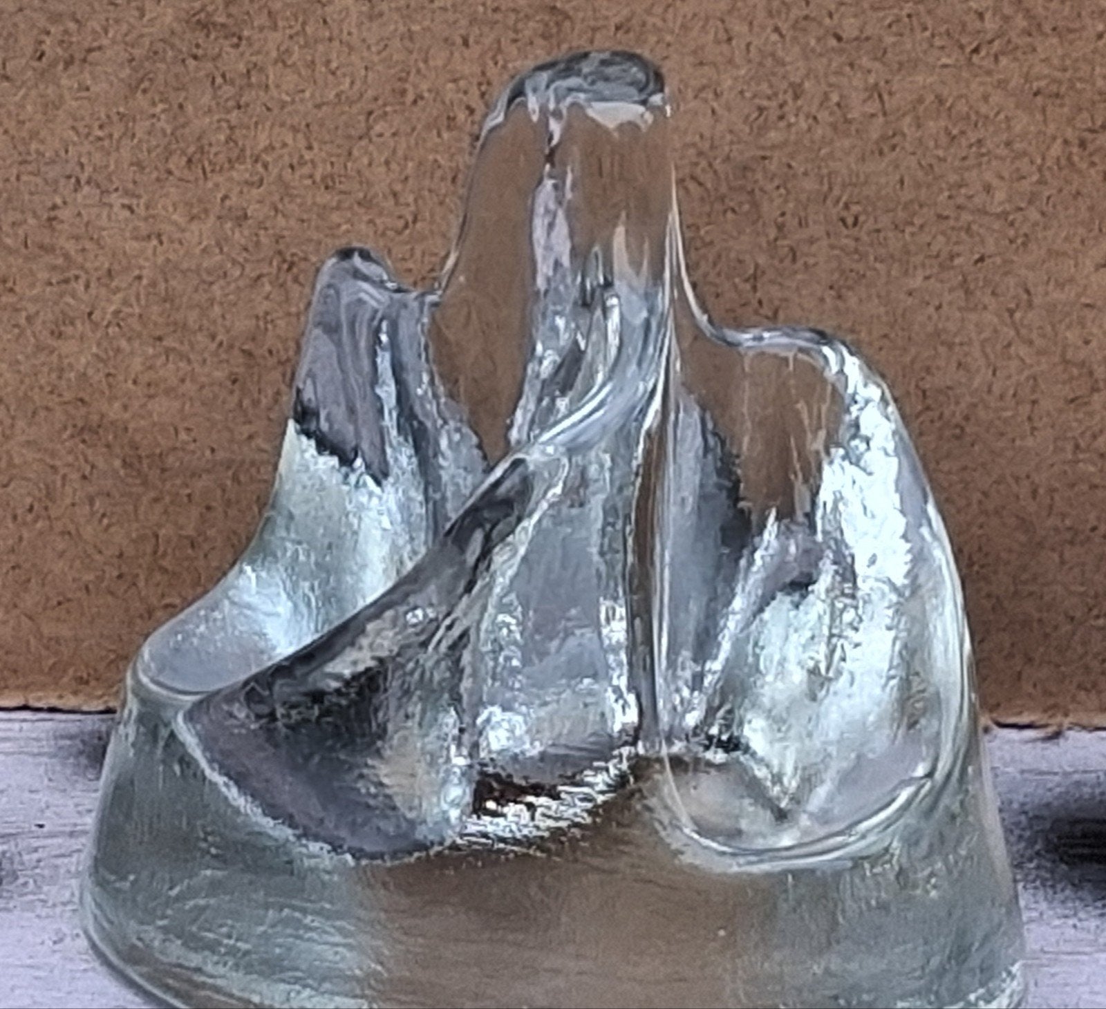 Design object.  Ice look. Massief glas. 14 cm., Ophalen
