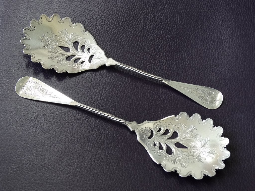 Set zilveren scheppen, dienscheppen zilver 19e eeuw, repouse, Verzenden, Zilver