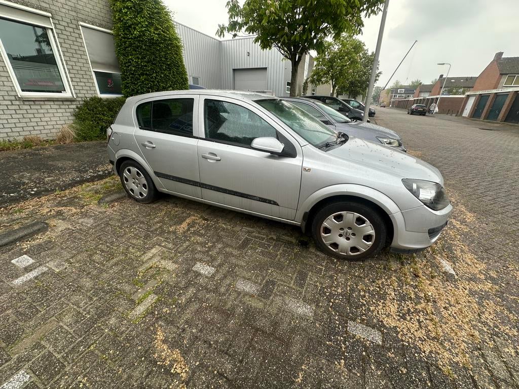 Opel Astra 1.8 16V 5D AUTOMAAT 2005 GEBROKEN DISTRIBUTIERIEM, Auto's, 125 pk, 4 cilinders, 1210 kg, 1796 cc