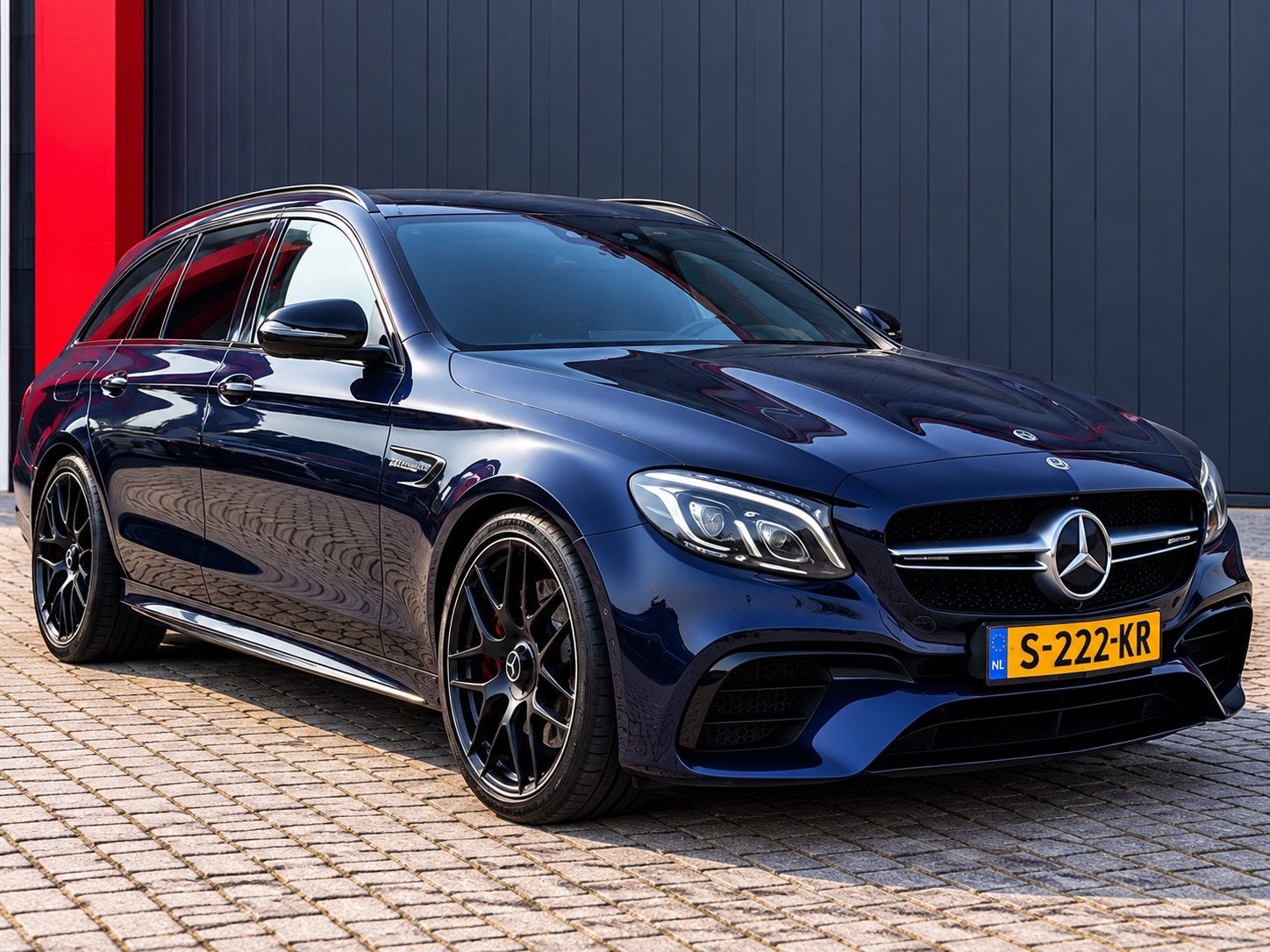 Mercedes-Benz E-klasse Estate AMG 63 4MATIC AKRAPOVIC/PANORA, Auto's, Automaat, Dealer onderhouden, Gebruikt, Blauw