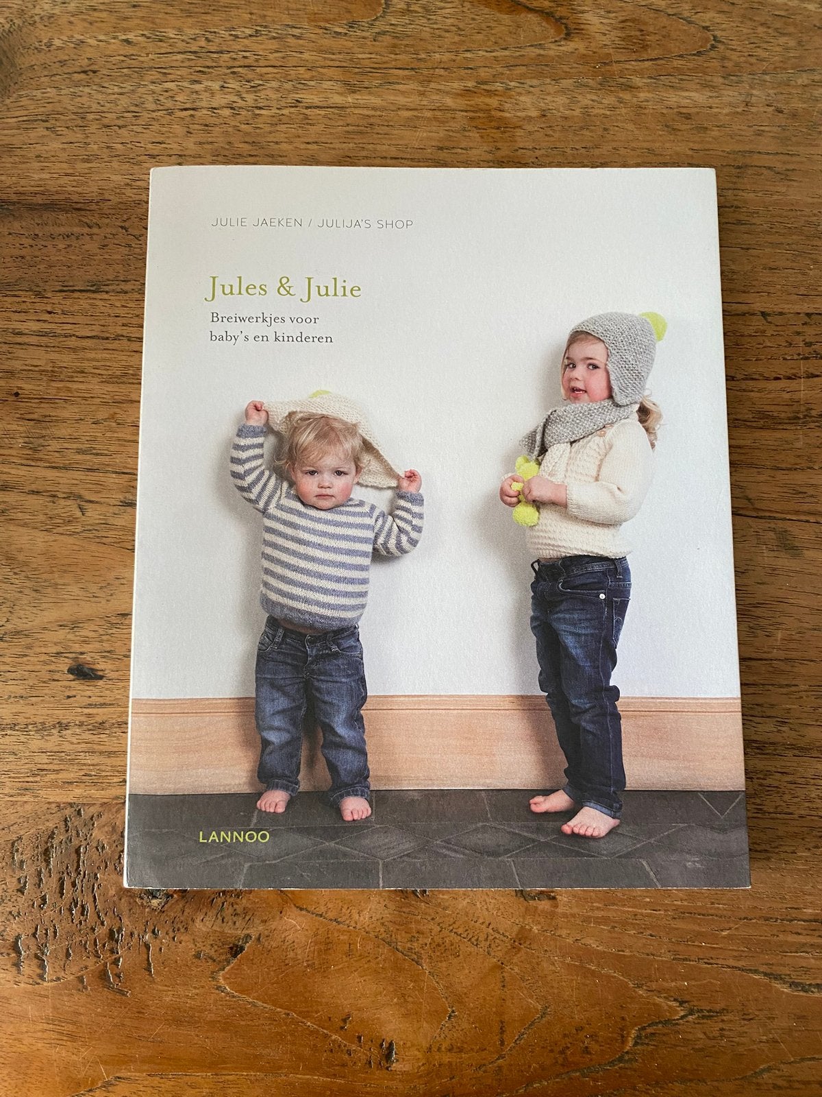 Jules & Julie – Breiwerkjes voor baby’s en kinderen, Ophalen of Verzenden, Zo goed als nieuw, Breien, Patroon of Boek