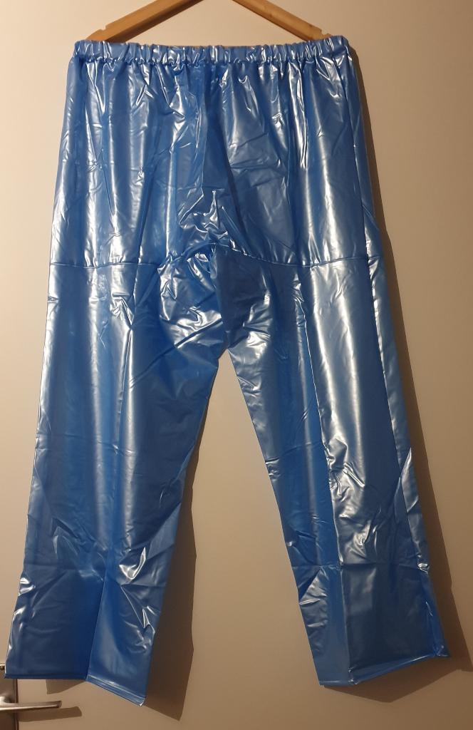 Blauwe lange plastic broek met pu leren sokken, Blauw, Maat 46/48 (XL) of groter, Nieuw, Ophalen of Verzenden