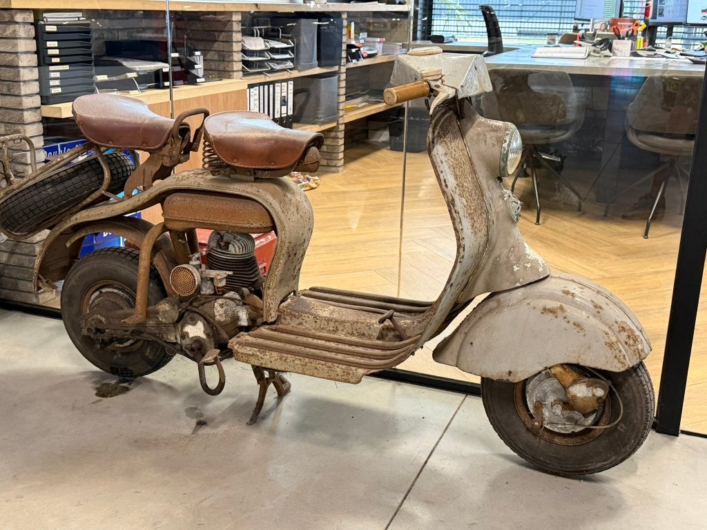 Lambretta scooter vintage barn find geen papieren, Mail, Post, Lambretta, 50 cc