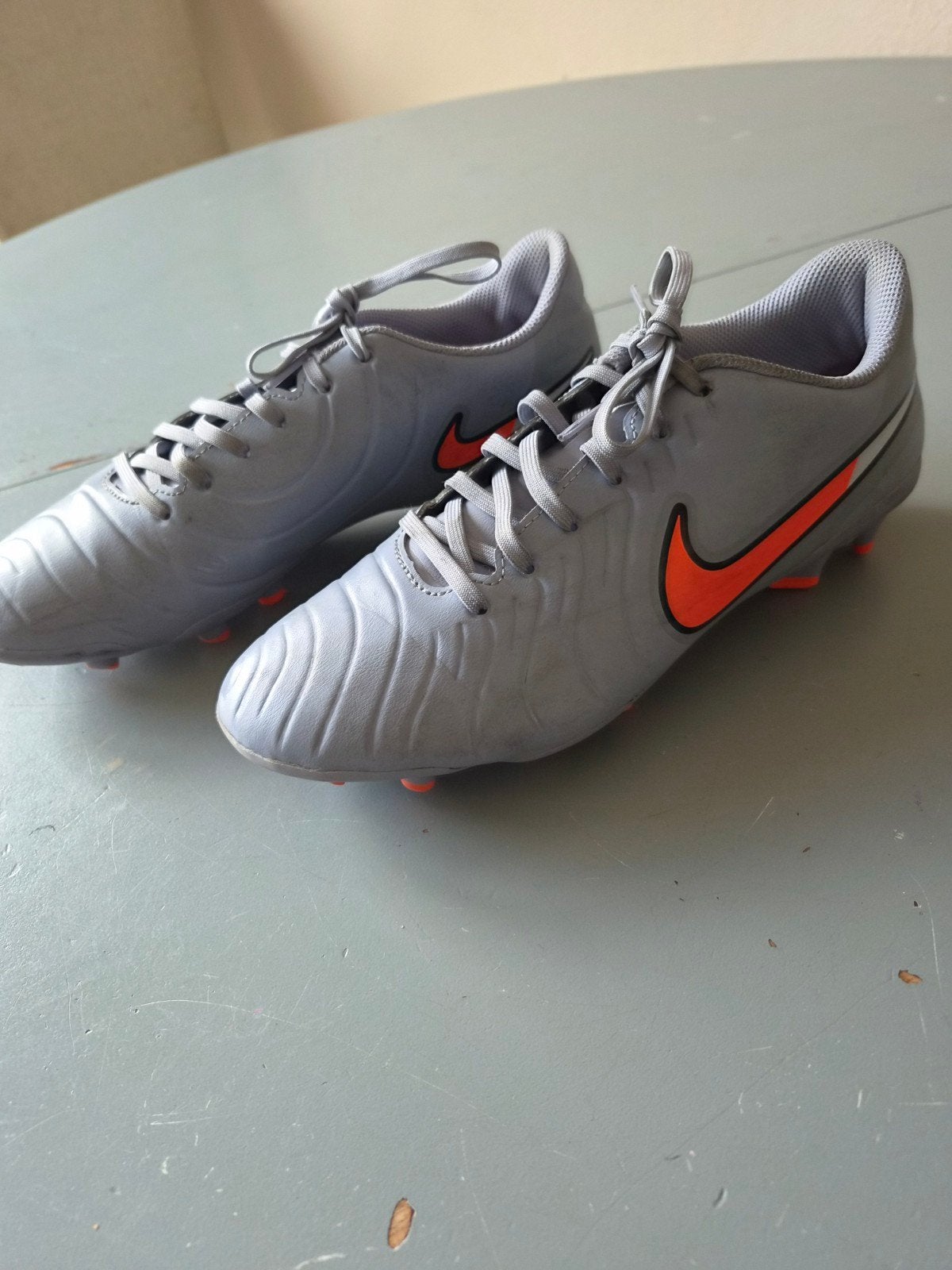 Nike voetbalschoenen - Zo goed als nieuw en het is maat 42, Ophalen, Maat XS of kleiner, Schoenen, Zo goed als nieuw