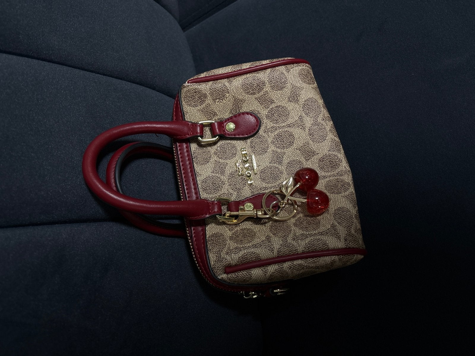Coach Mini Handtas met Kersenhanger, Sieraden, Tassen en Uiterlijk, Ophalen of Verzenden, Zo goed als nieuw, Bruin, Handtas