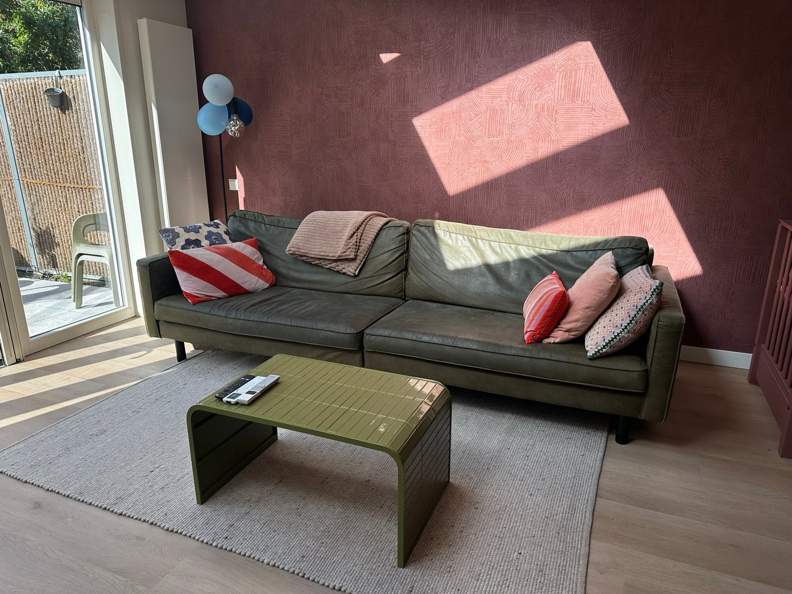 Comfortabele groene leren bank - 3-zits, Ophalen, 250 tot 300 cm, Gebruikt, Driepersoons