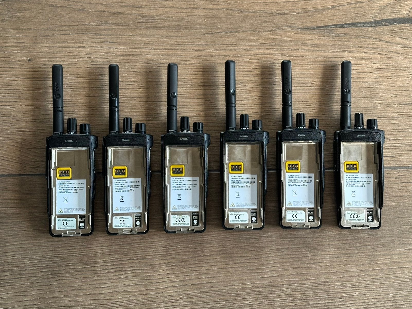 6x Motorola DP4600e (UHF) - zeer complete set!, 15 km of meer, Ophalen of Verzenden, Zo goed als nieuw, Portofoon of Walkie-talkie