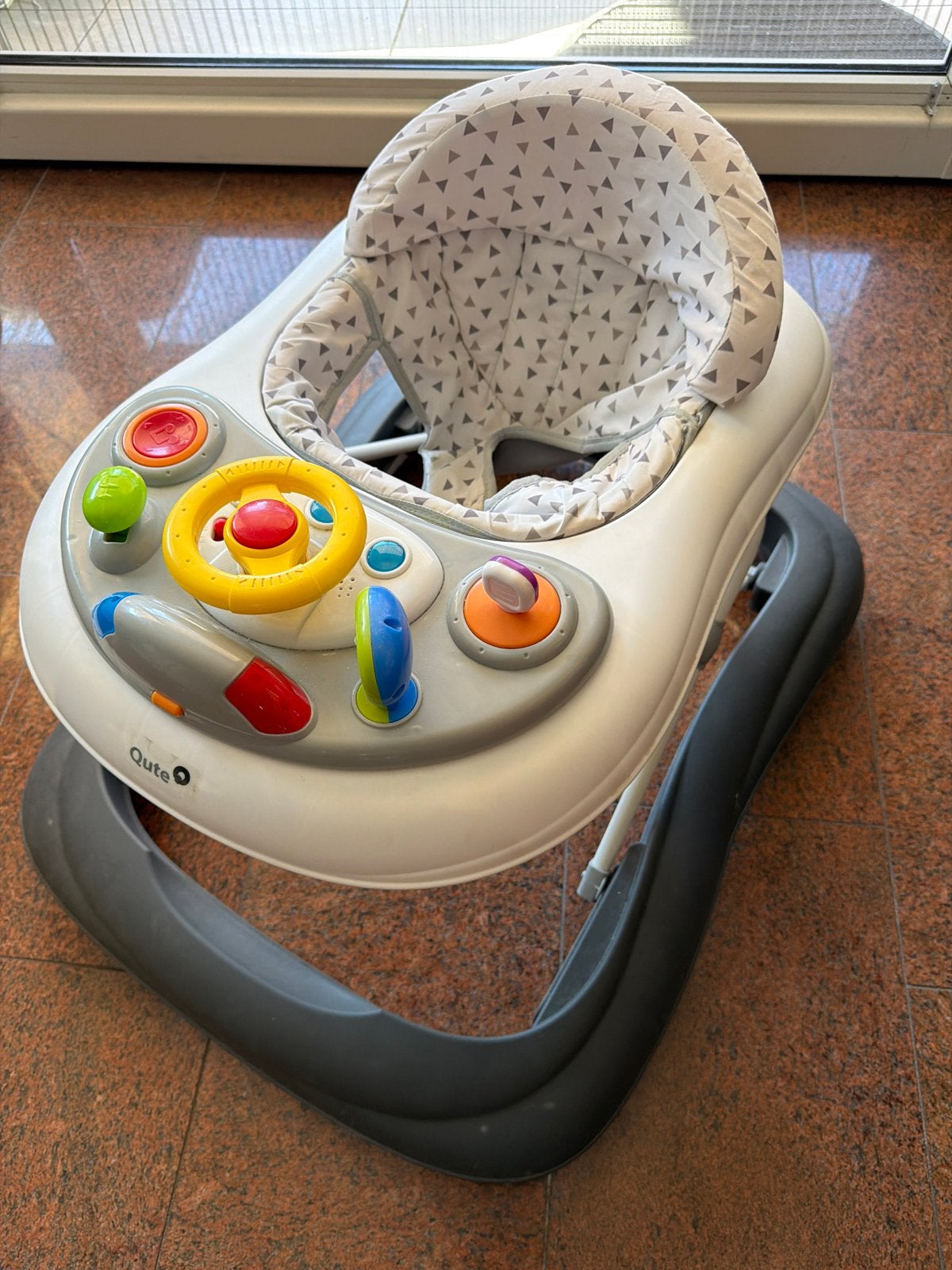 Verstelbare loopwagen met auto geluidjes - Qute, Kinderen en Baby's, Ophalen, Gebruikt, Overige typen, Met geluid